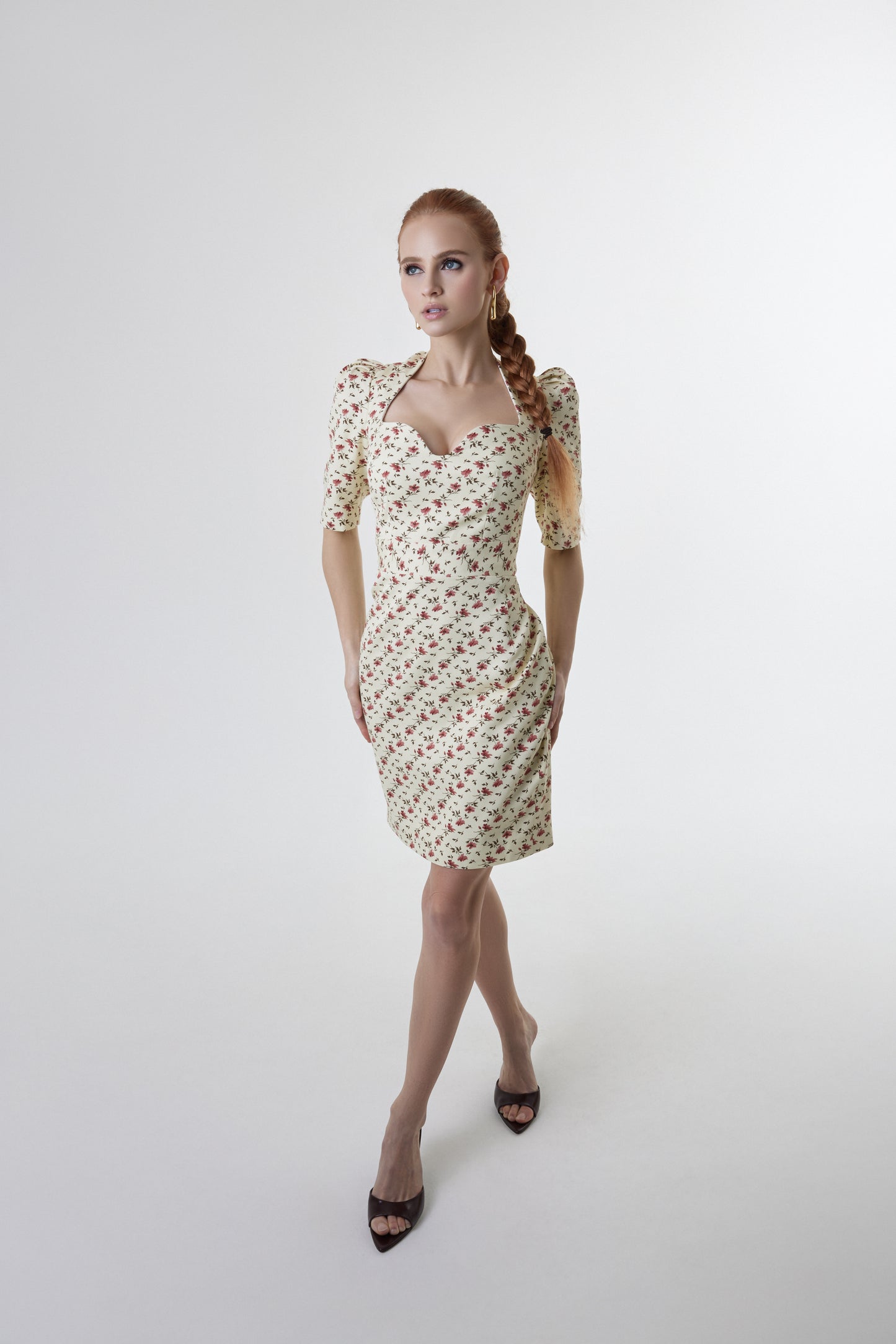 Cream dress with floral pattern, soft and refined