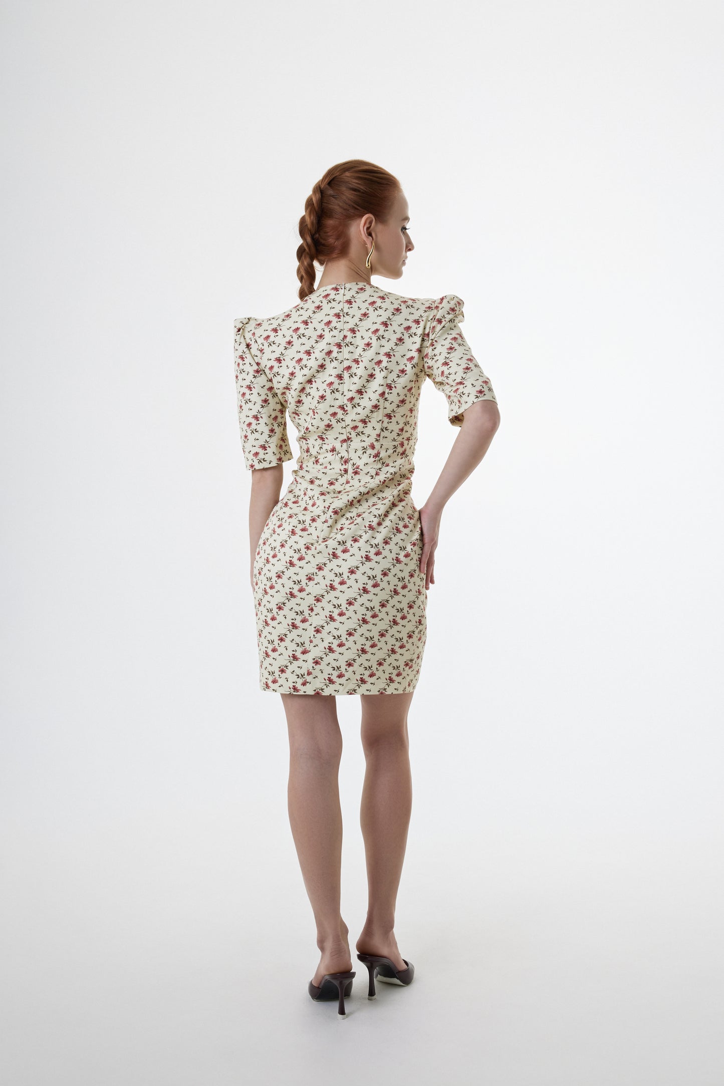 Cream dress with floral pattern, soft and refined